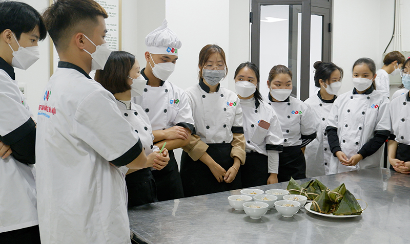 Tại sao nhiều bạn trẻ yêu mến ngành Kỹ thuật chế biến món ăn tại Trường Cao đẳng Quốc tế Hà Nội