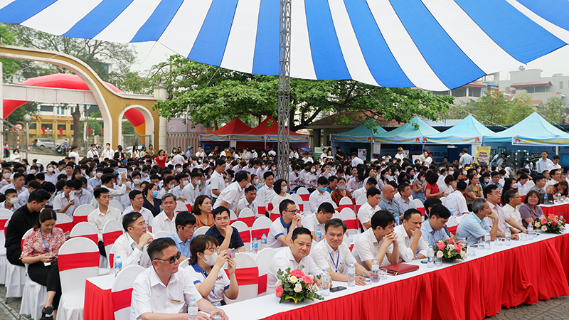 HIC tham gia ngày hội tuyển sinh, định hướng nghề nghiệp cho học sinh tại tỉnh Hưng Yên
