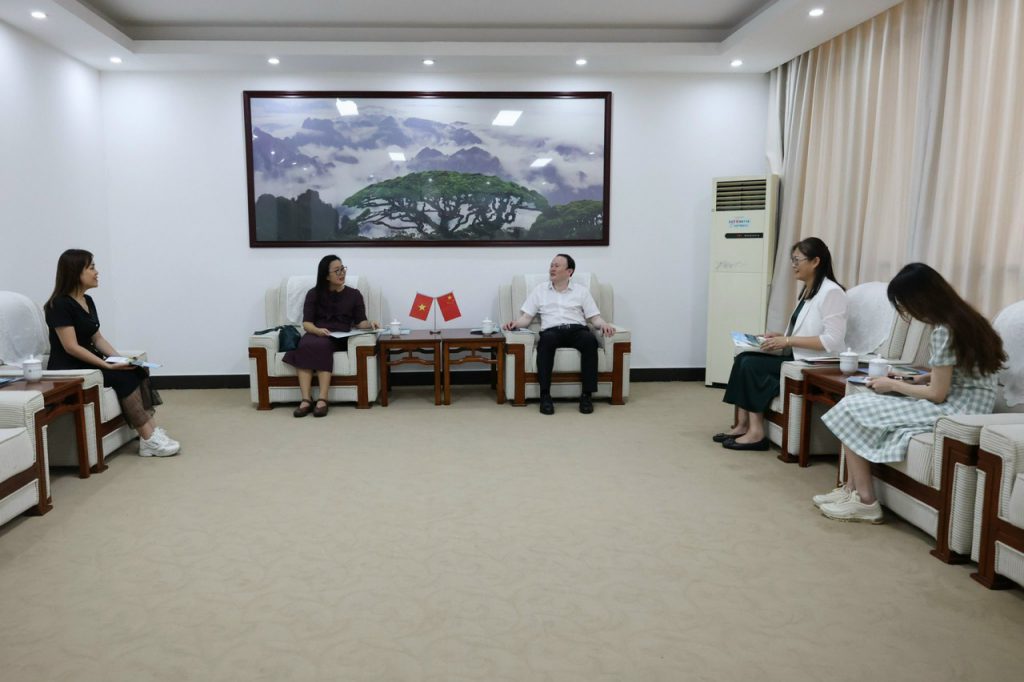 Ban lãnh đạo HIC thăm và làm việc với Học viện Sư phạm Khoa học Kỹ thuật Quảng Tây, Trung Quốc.
