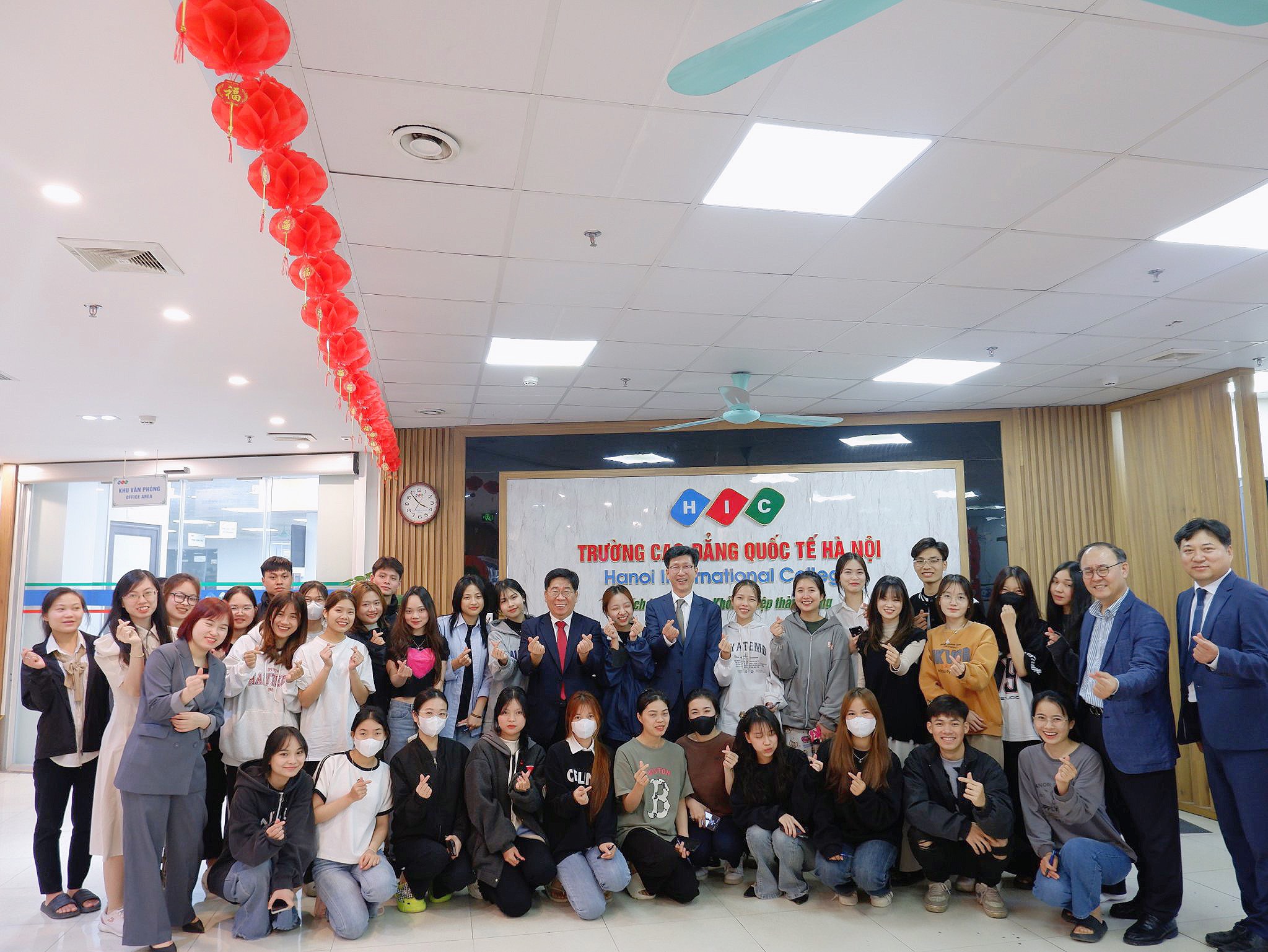 Trường Cao đẳng Quốc tế Hà Nội tiếp đón Trường Cao đẳng Công nghệ thông tin Kyungnam đến thăm và làm việc