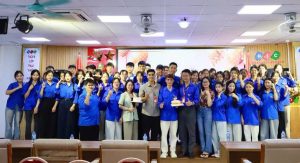Sinh viên Ngôn ngữ Nhật tại sự kiện giao lưu văn hóa Anh - Nhật.