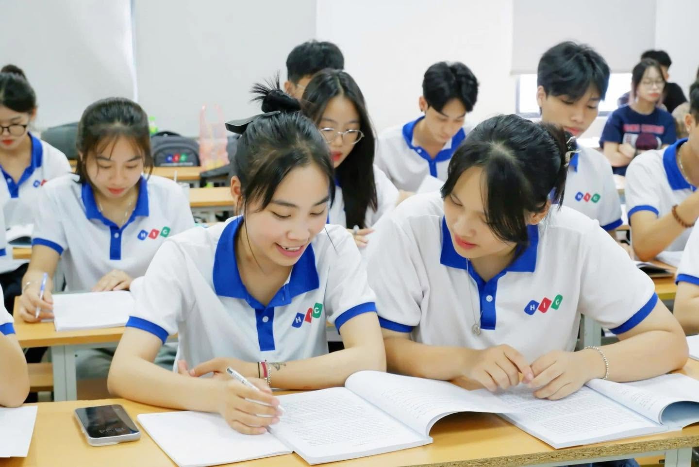 Sinh viên Quản trị Kinh Doanh tại Trường Cao đẳng Quốc tế Hà Nội